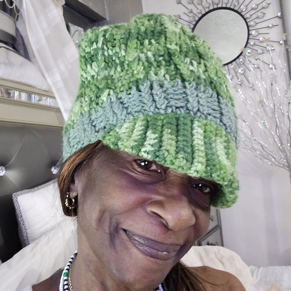 Hand knitted winter hat - Picture 3 of 3